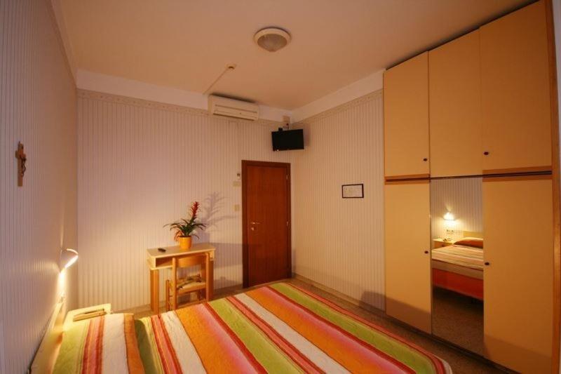 Hotel Cosmos ริมินี ภายนอก รูปภาพ