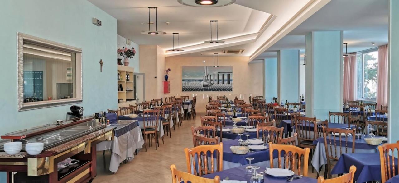 Hotel Cosmos ริมินี ภายนอก รูปภาพ