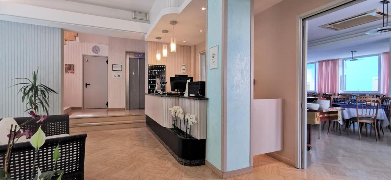 Hotel Cosmos ริมินี ภายนอก รูปภาพ